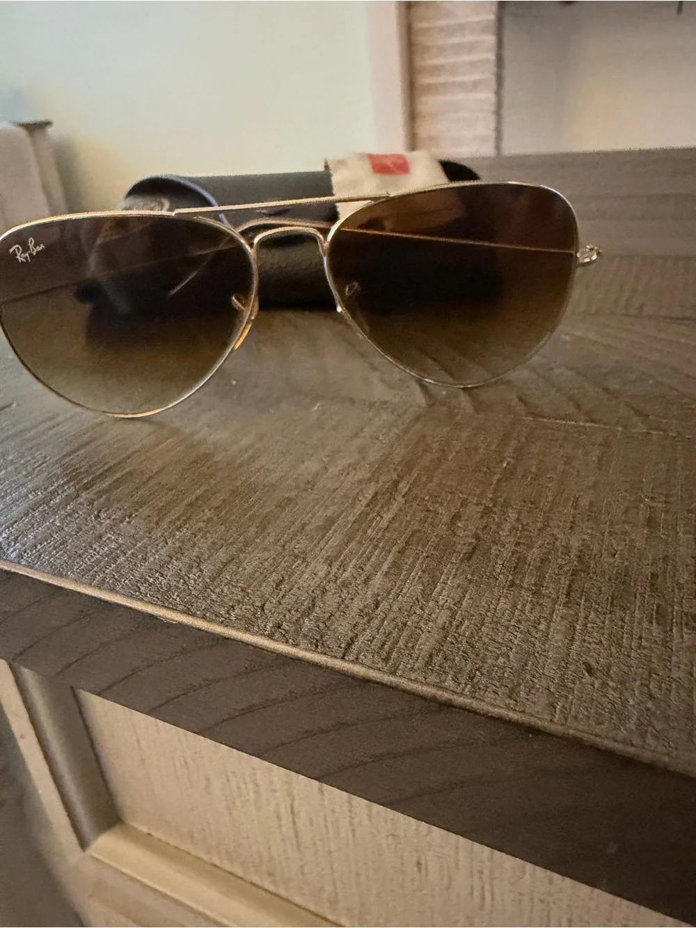 Ray-Ban Men’s Gold Frame Brown Lens Aviator Sunglasses with Case